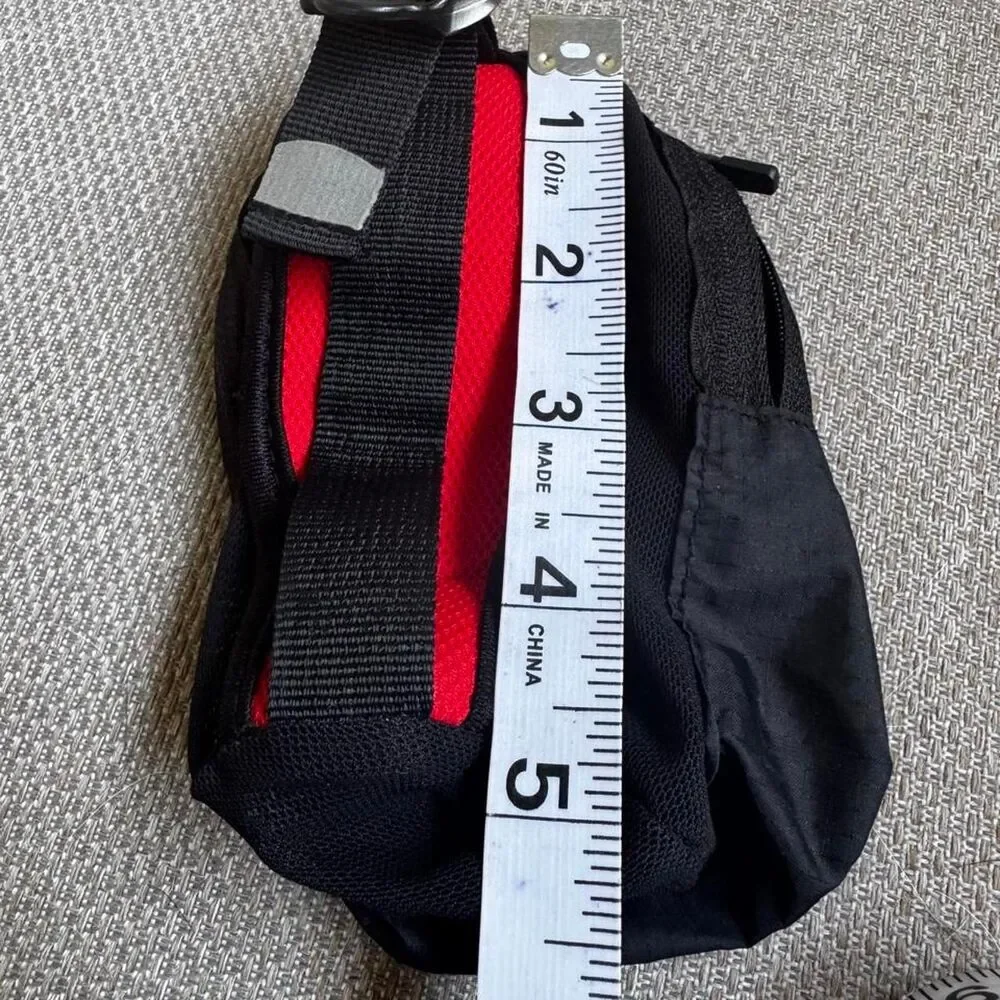 Vintage Nike Y2K Reflective Running Arm Wallet / Media Pouch Armband in Black.